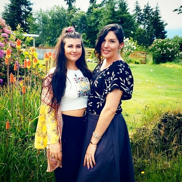 Meet your Posher, Kels & Cass - Picture 3 of 4